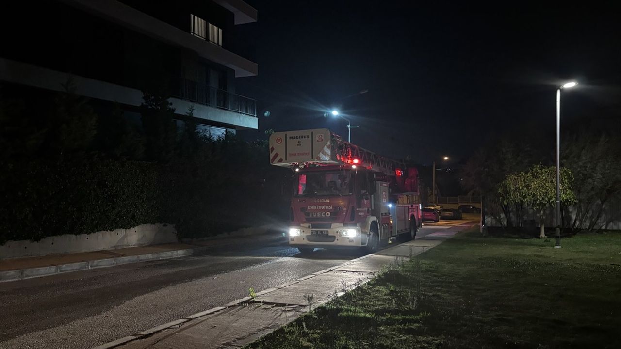 İzmir Gaziemir'de Buzdolabı Kaynaklı Yangın Söndürüldü
