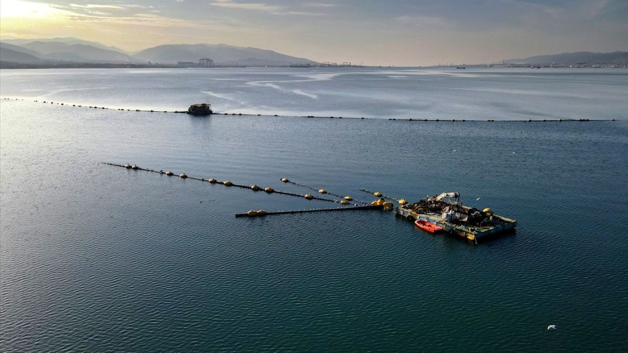 İzmit Körfezi'nde 182 Hektarda 1,6 Milyon Metreküp Dip Çamuru Temizlendi