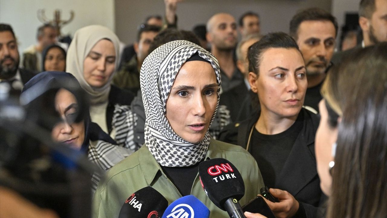 KADEM Başkanı Bayraktar, Sumud Filosu Aktivistlerini İstanbul Havalimanı'nda Karşıladı