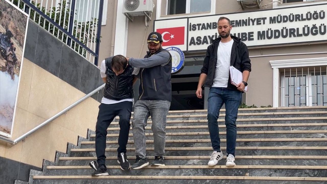 Kadıköy'de Ev Soyup Parktaki Otomobili Çalan 2 Şüpheli Tutuklandı