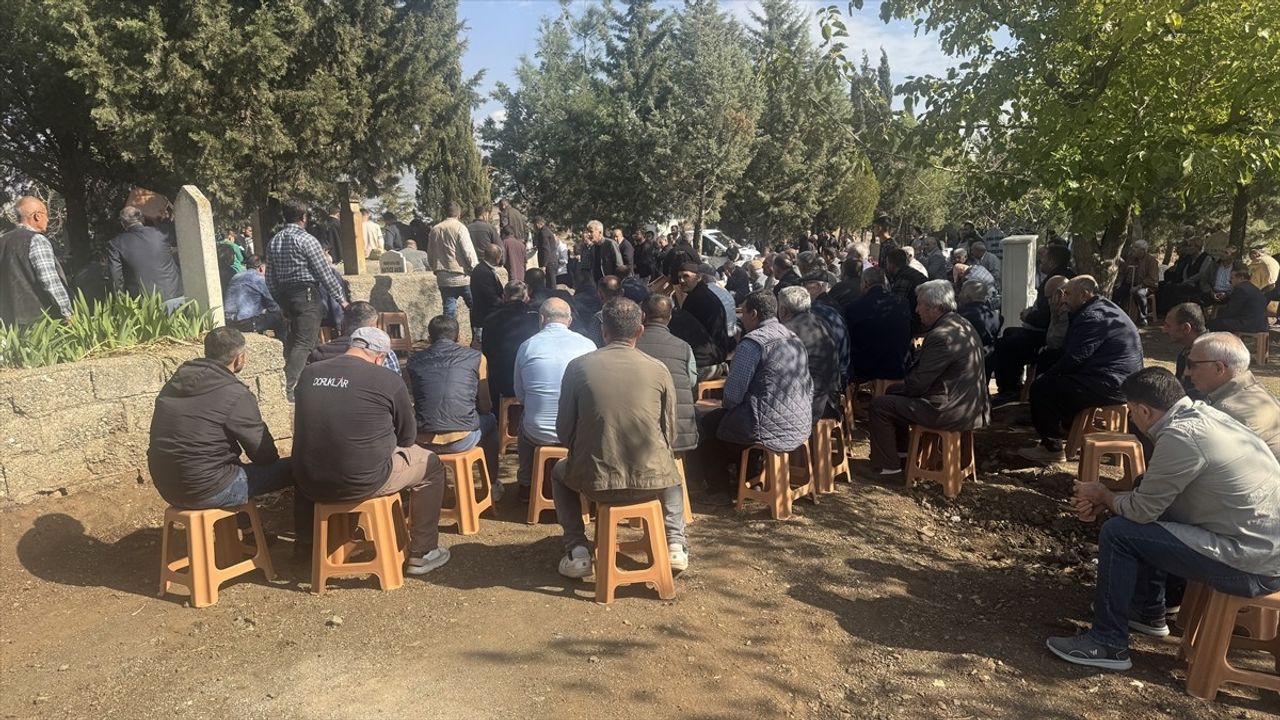 Kahramanmaraş'ta Eski Koca Tarafından Öldürülen Anne ve Kızı Defnedildi