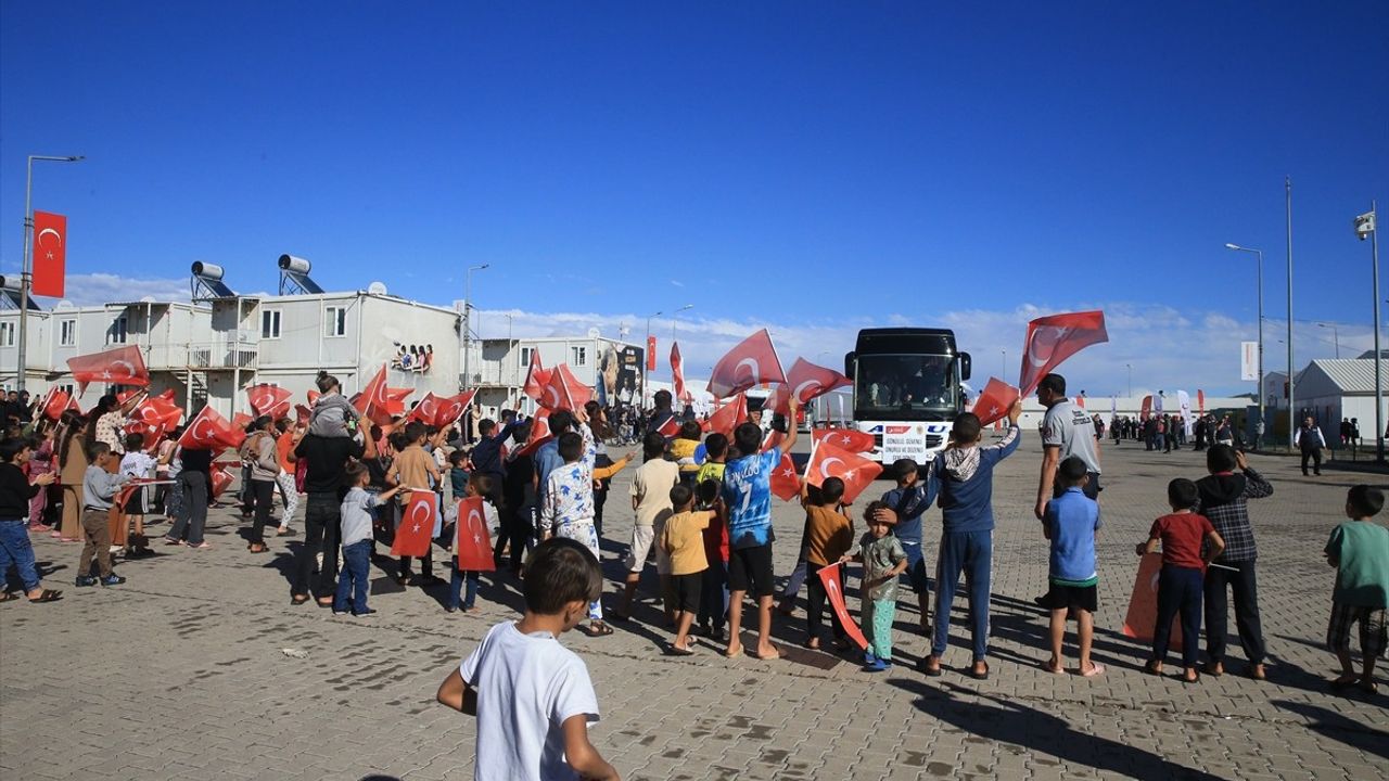 Kahramanmaraş'tan 200 Suriyeli Gönüllü Geri Dönüşle Suriye'ye Uğurlandı