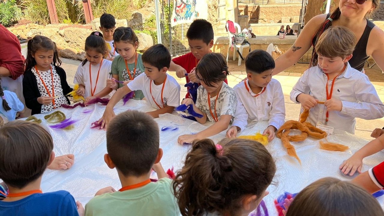 Kaleiçi Festivali'nde Çocuklar 'Renklere Dokunuyorum' ile Keçe Sanatıyla Buluştu