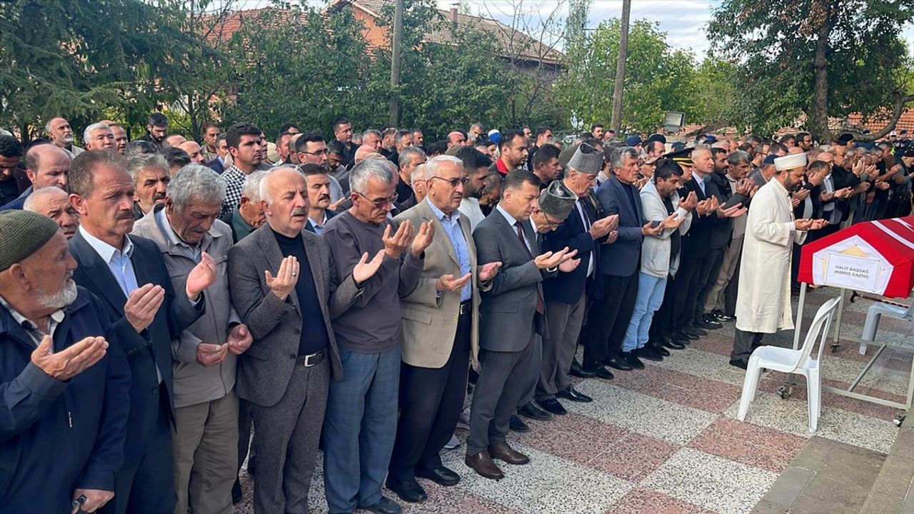 Karabük'te 72 Yaşındaki Kıbrıs Gazisi Halit Başdağ Son Yolculuğuna Uğurlandı