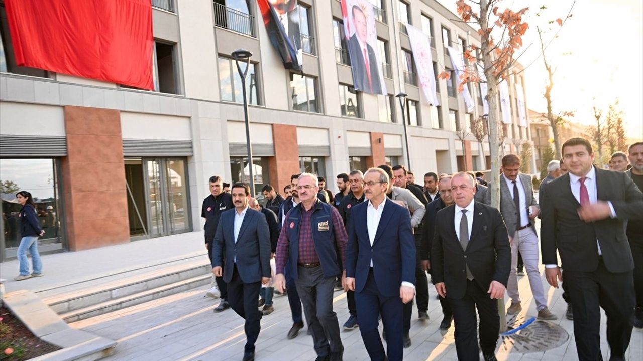 Karaloğlu Malatya'da Deprem Konutları ve Rezerv Alanlarını İnceledi