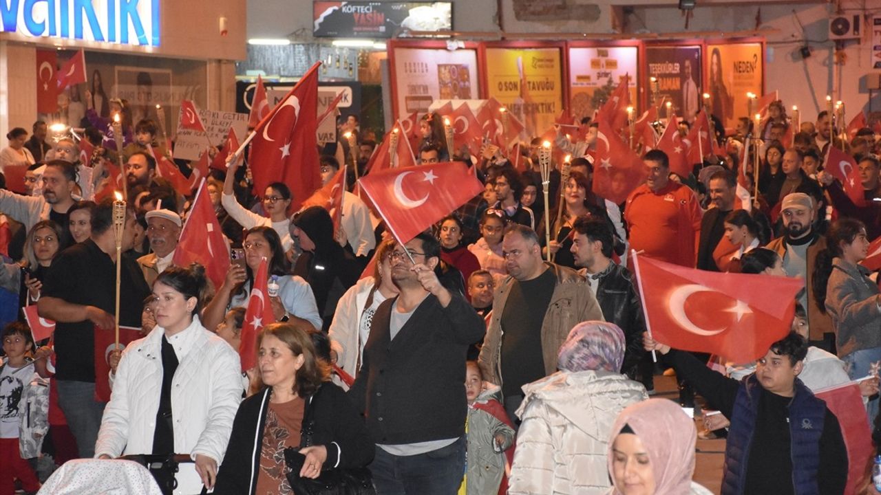 Karaman'da 29 Ekim Cumhuriyet Bayramı'nda Fener Alayı Coşkusu