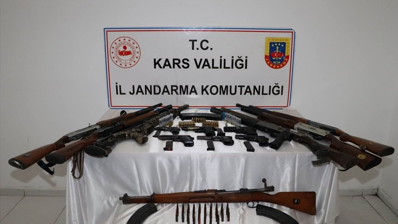Kars'ta Ruhsatsız Silah Operasyonunda 11 Gözaltı: Mauser Tüfeği Ele Geçirildi