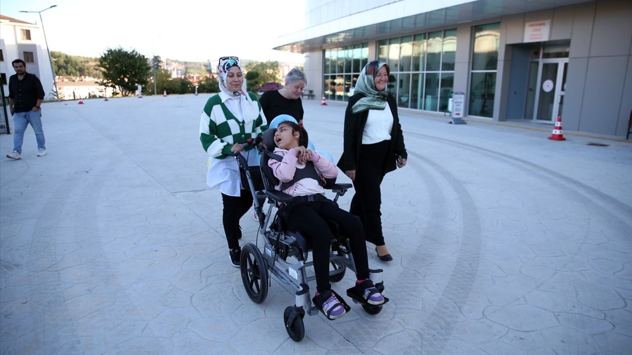 Kastamonu'da Serebral Palsili İlayda Zeynep'e Taşıma ve Pozisyonlama Cihazı