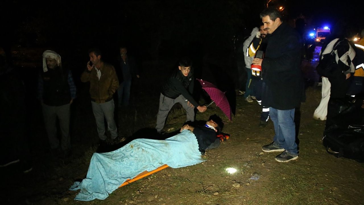 Kastamonu'da Tur Midibüsü Devrildi: Taşköprü'de Yaralılara Müdahale