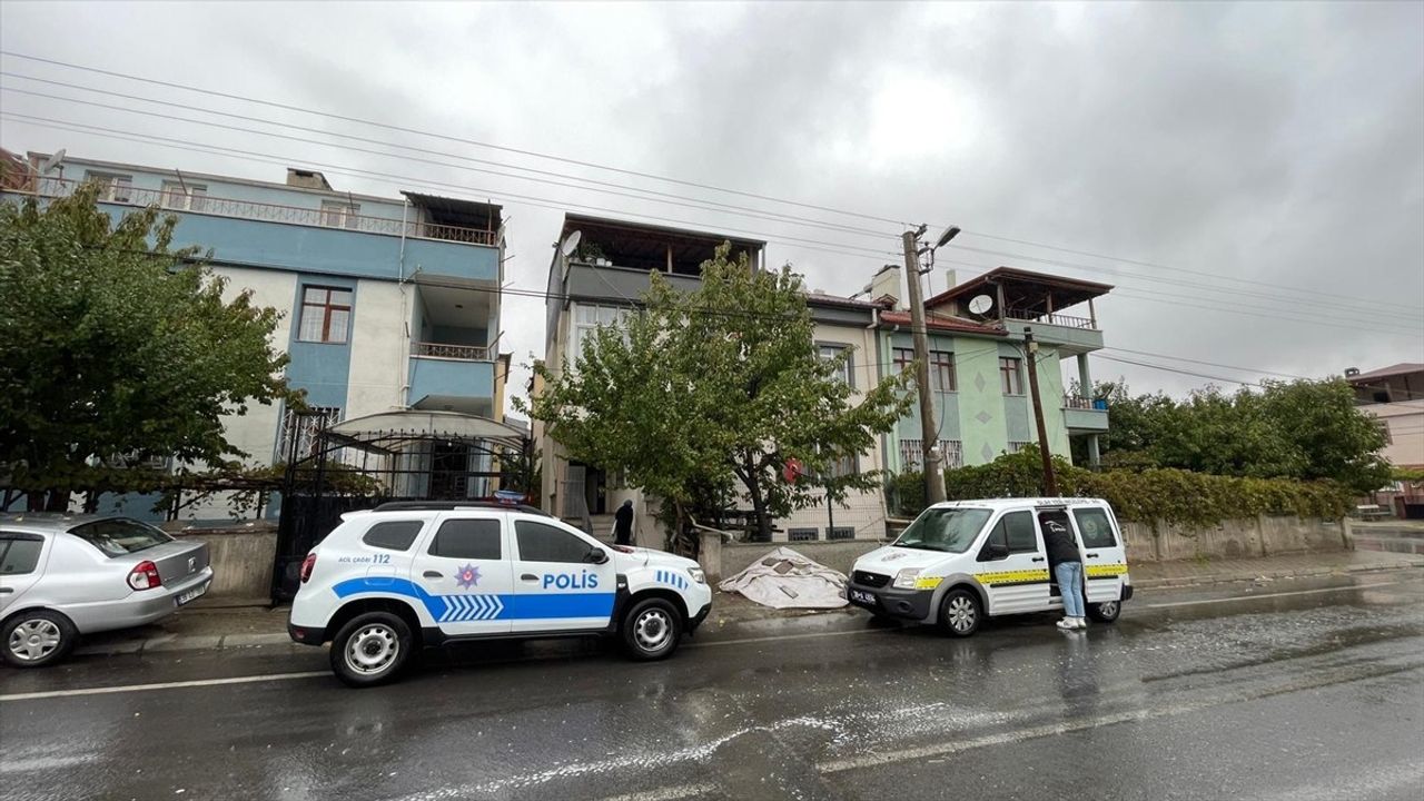 Kayseri'de çatıdan düşen Y.T. (55) yaralandı