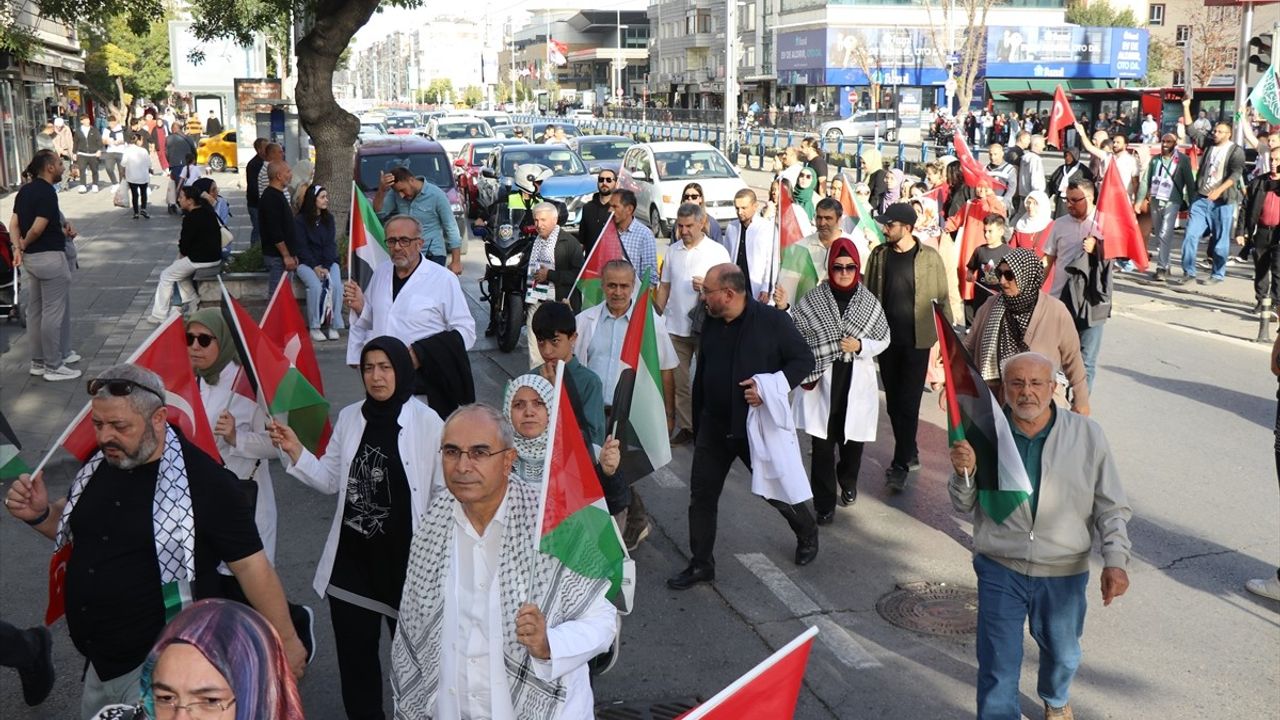 Kayseri'de Sağlık Çalışanlarından Gazze İçin 'Vicdan Yürüyüşü'