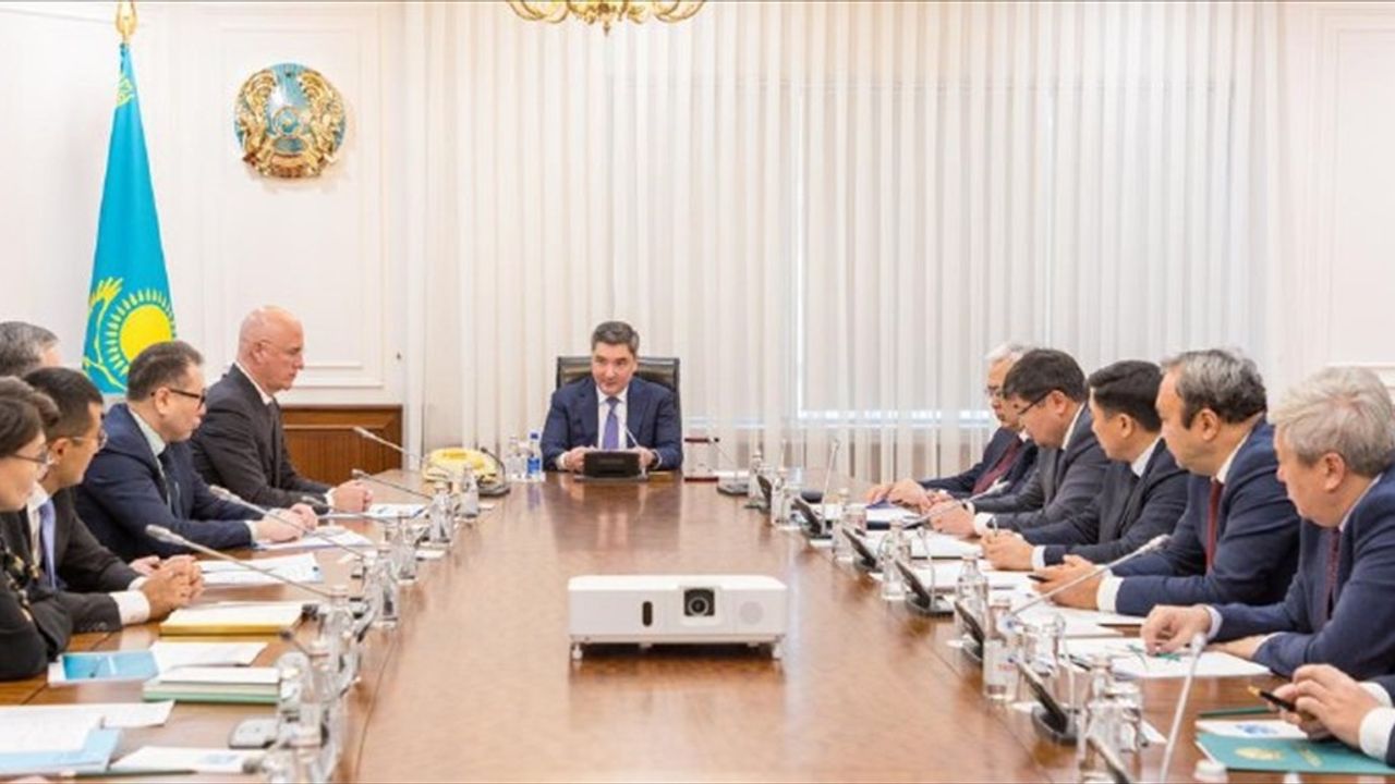 Kazakistan’da Benzin ve Kamu Hizmetlerine Zam Yasağı Kararı