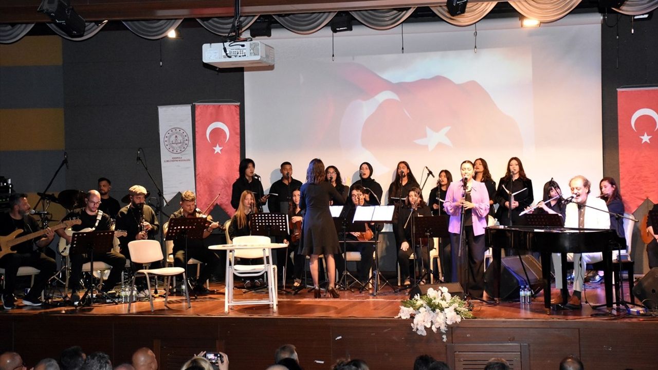 Kırıkkale'de Lise Öğrencilerinden 'Kim Var' Sanat Etkinliği