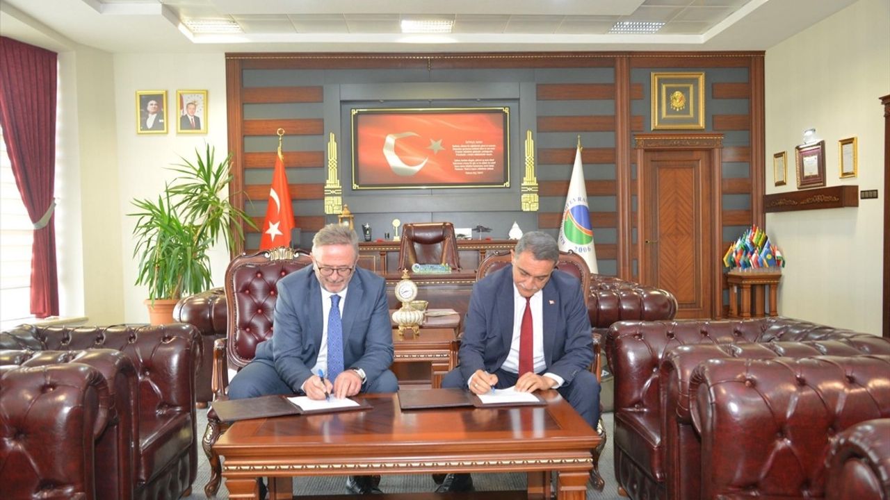 Kırşehir Ahi Evran Üniversitesi Yazma ve Nadir Eserleri TÜYEK'e Devredilecek