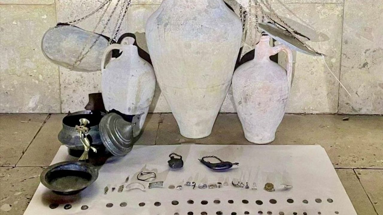 Kırşehir'de 79 Tarihi Eserle Yakalanan 2 Şüpheli Gözaltına Alındı