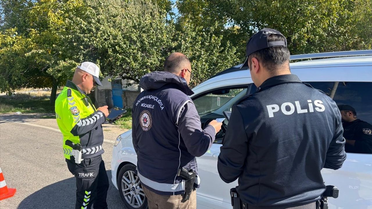 Kırşehir'de 8 düzensiz göçmen yakalandı