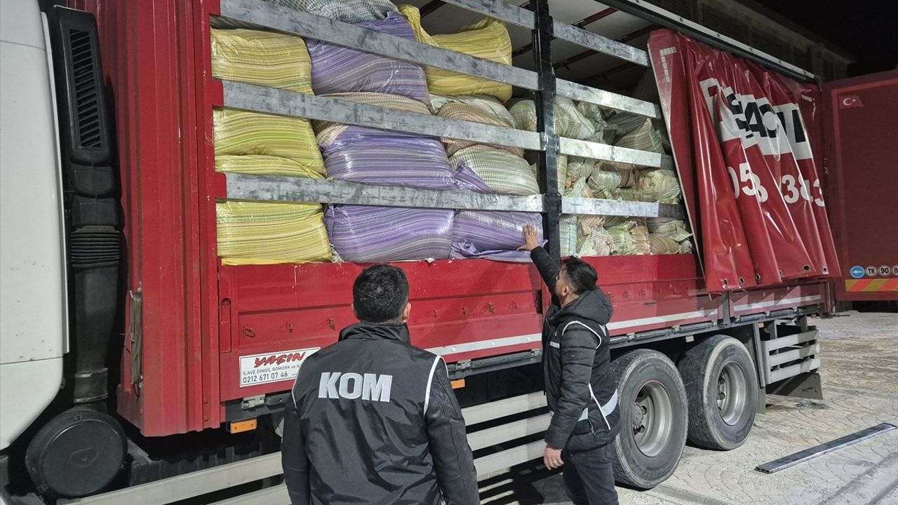 Kırşehir'de Kamyonda 5 Ton Kaçak Tütün Ele Geçirildi