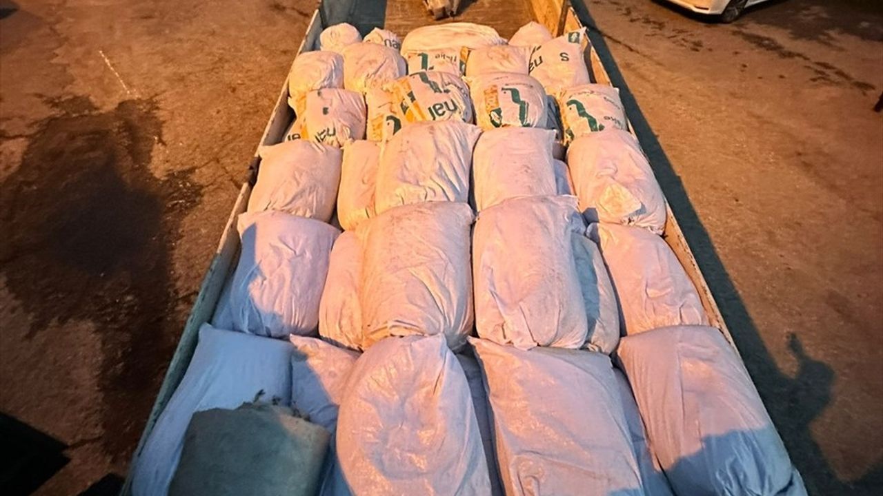 Kocaeli'de 2 Ton Kıyılmış Kaçak Tütün Ele Geçirildi