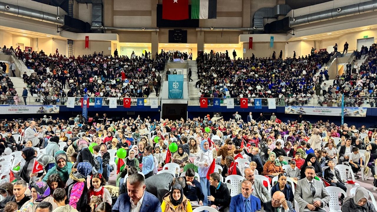 Kocaeli'de 4 bin 500 ebeveyn Filistin Bizim Kitabını Çocuklarına Eş Zamanlı Okudu