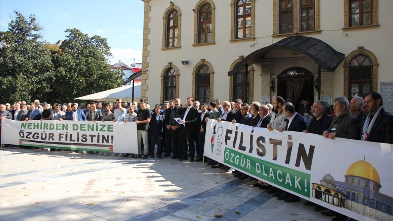 Kocaeli'de İsrail'in Özgürlük Filosu'na Saldırı Protestosu