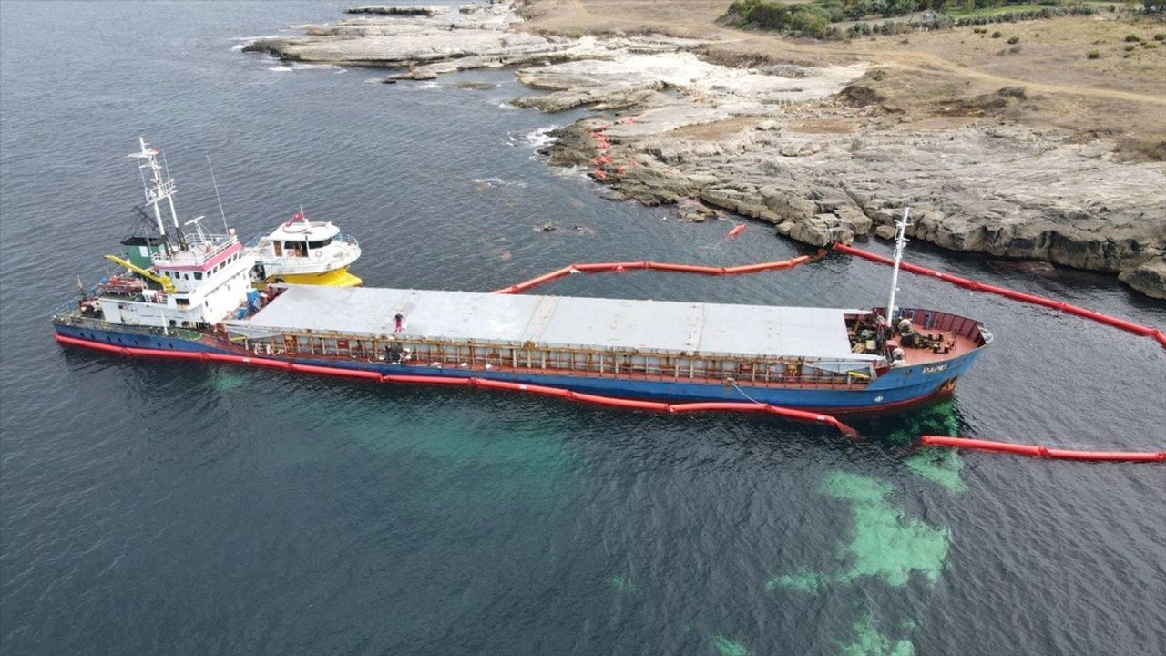Kocaeli'de karaya oturan 'RAPID' gemisi için kurtarma çalışmaları başlıyor