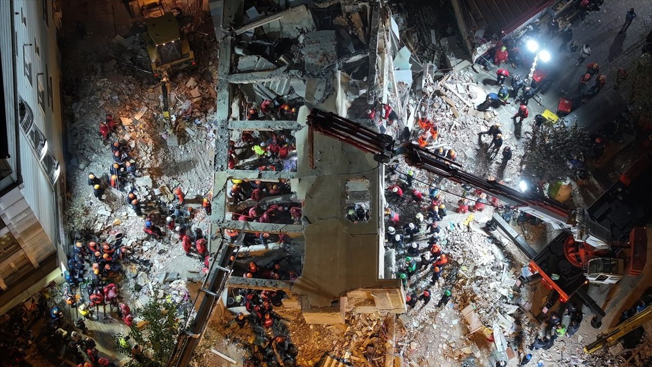 Kocaeli (Gebze) — Çöken Binada Anne ve Baba'nın Cansız Bedenine Ulaşıldı