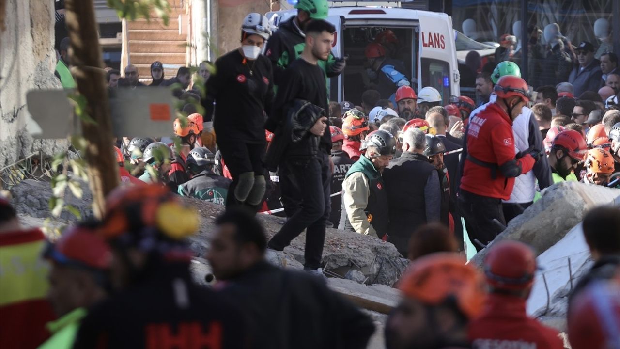Kocaeli (Gebze) çöken binanın enkazında iki çocuğun cenazesi çıkarıldı