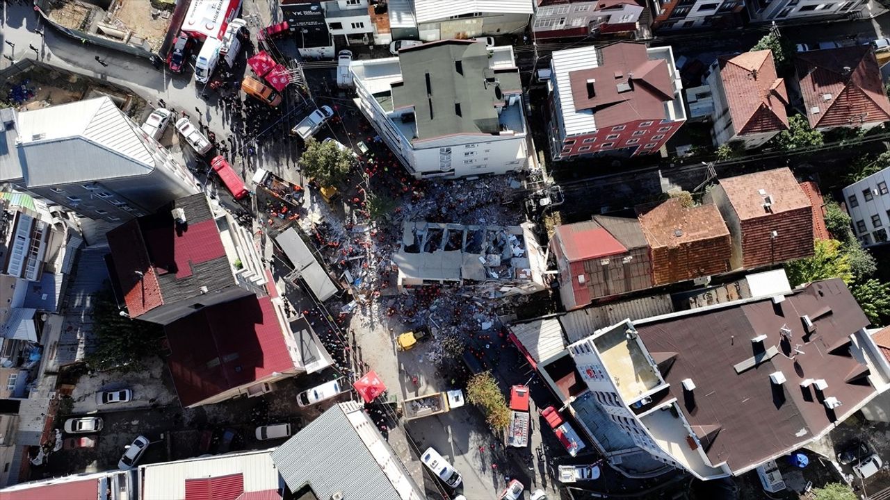 Kocaeli Gebze'de 7 Katlı Bina Çöktü — Enkazda Arama Kurtarma Sürüyor