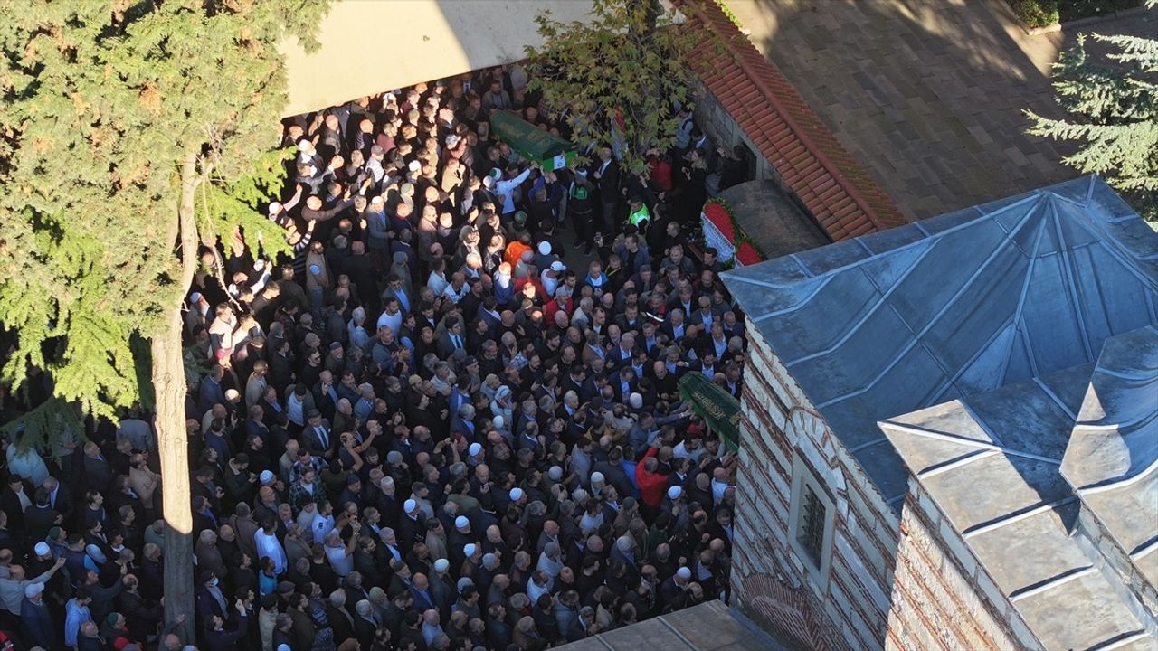 Kocaeli Gebze'de Enkazdan Kurtarılan Dilara ile İlk Temas Kamerada