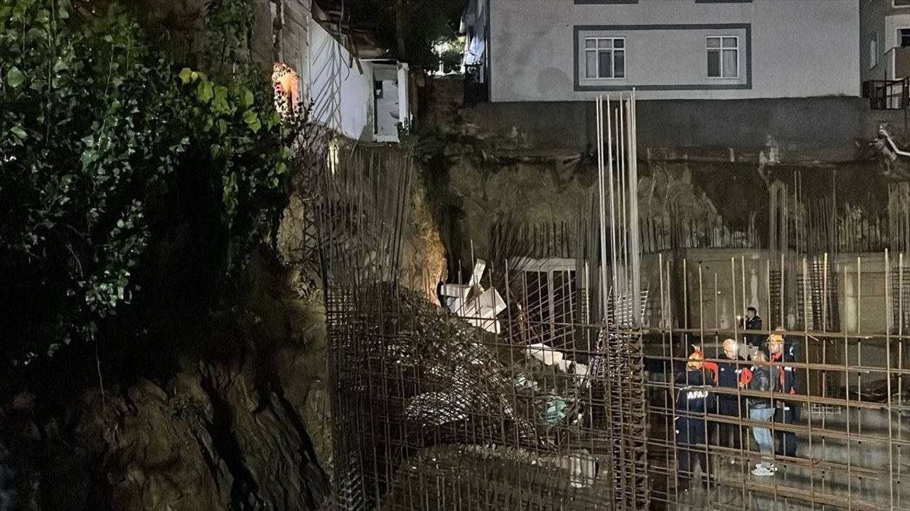 Kocaeli Gebze'de Müstakil Evin Duvarı Çöktü, Bina Tahliye Edildi