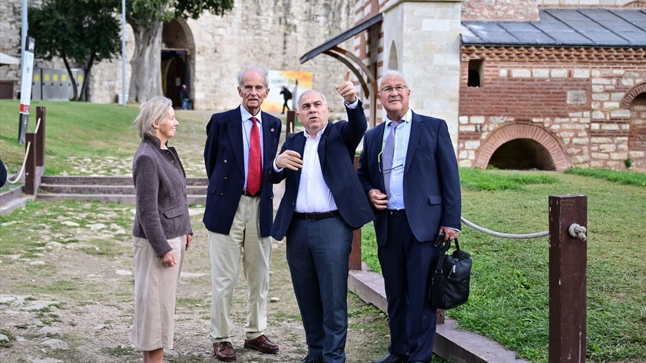 Kont Nikolai Tolstoy Yedikule Hisarı'nda: Tarihe Duygusal Yolculuk