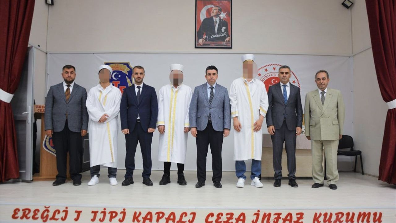 Konya'da Cezaevinde 3 Hükümlüye Hafızlık İcazet Töreni