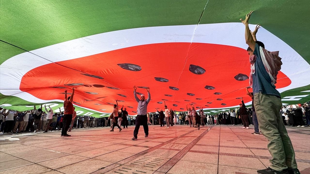 Konya'da Küresel Sumud Filosu'na Destek Yürüyüşü: Gazze İçin Sesli Destek