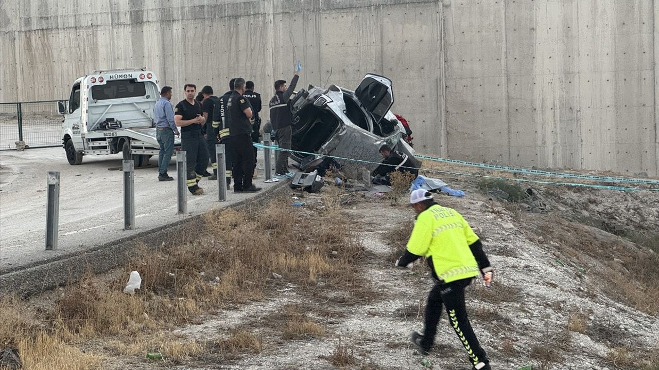 Konya Meram'da Devrilen Otomobilde Sürücü A.D. Öldü, Yolcu E.A. Yaralandı