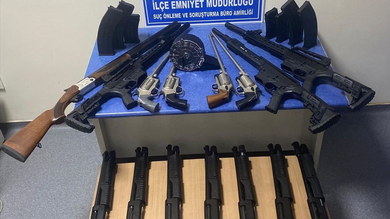 Konya Seydişehir'de Araçta 15 Ruhsatsız Av Tüfeği Ele Geçirildi — Zanlı M.S. Tutuklandı
