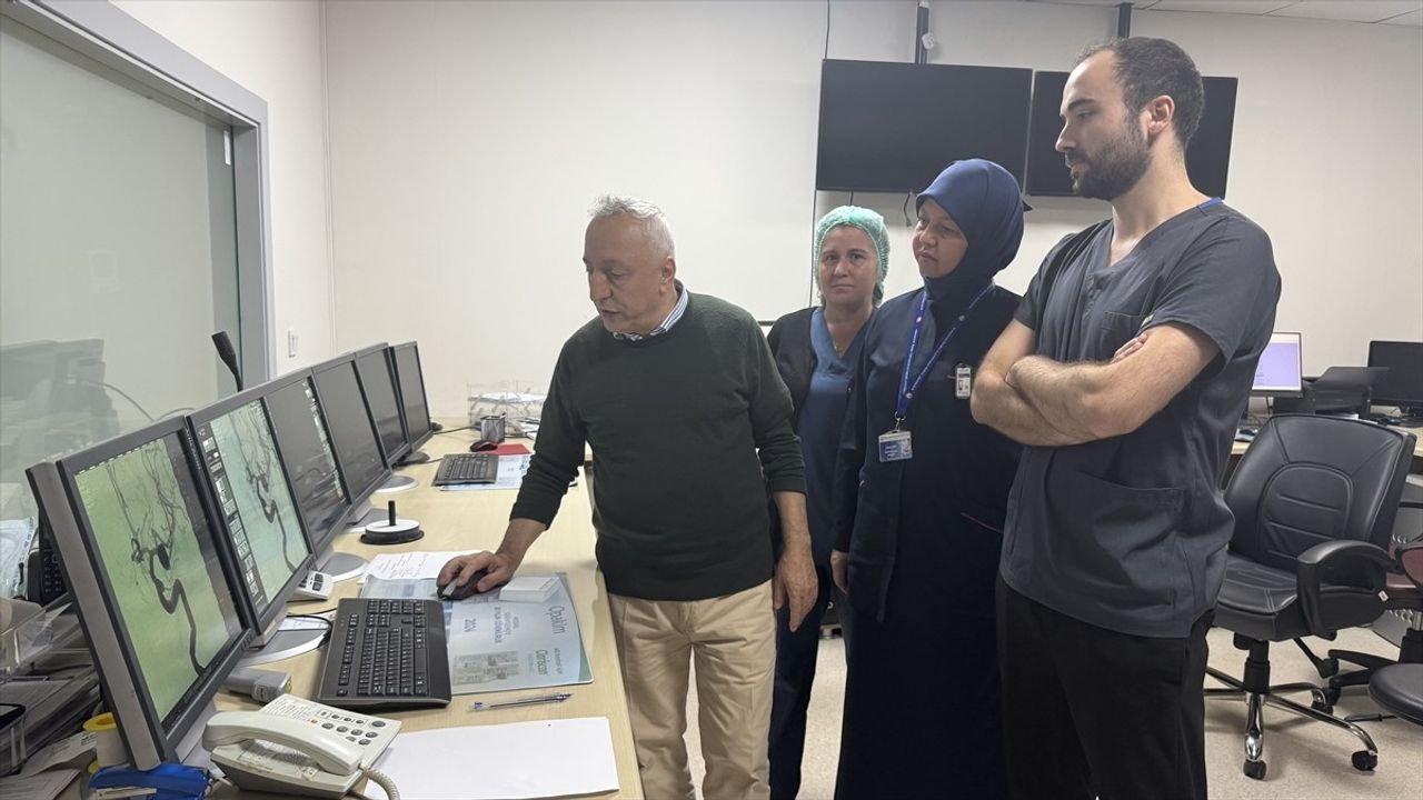 KTÜ Farabi'de Kapalı Yöntemle 2,5 cm'lik 'Dev Anevrizma' Başarıyla Tedavi Edildi