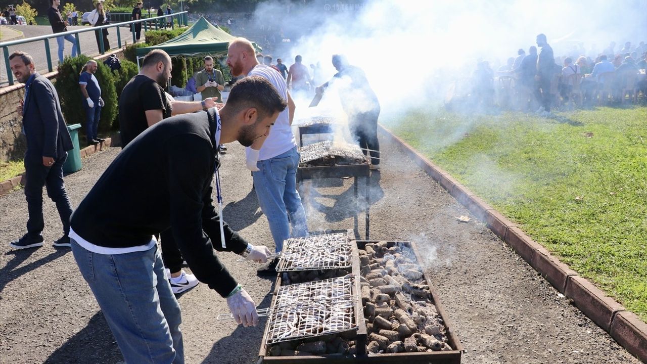 KTÜ'ye Hoş Geldin: Öğrencilere 3 Ton Hamsi İkramı