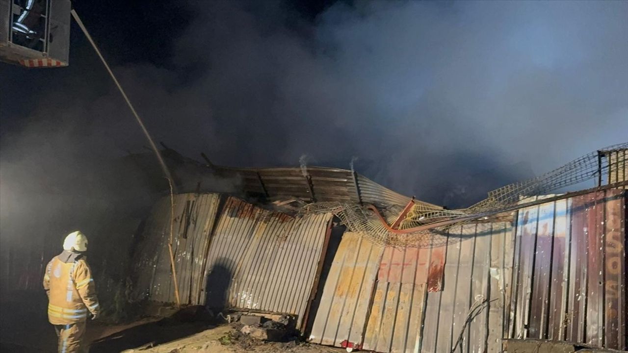 Küçükçekmece Yarımburgaz'da halı yıkama atölyesinde yangın söndürüldü