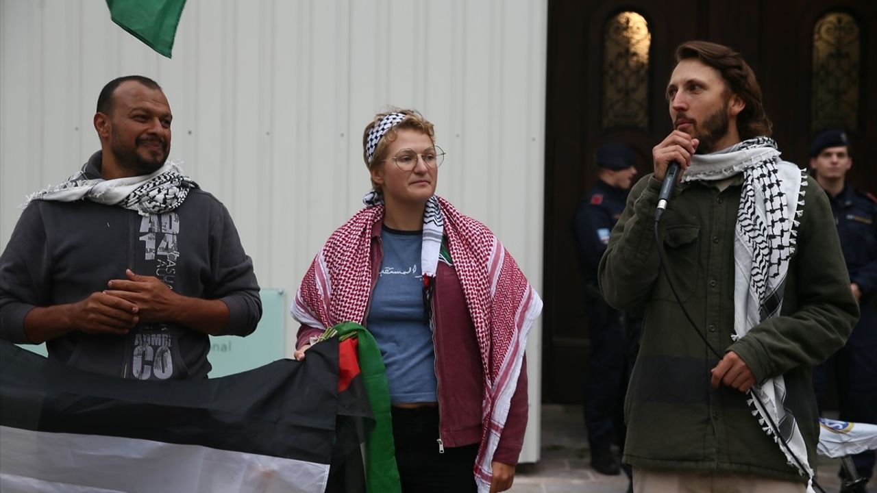 Küresel Sumud Filosu'ndaki Avusturyalı aktivistler Viyana'da Dışişleri'ne yürüdü