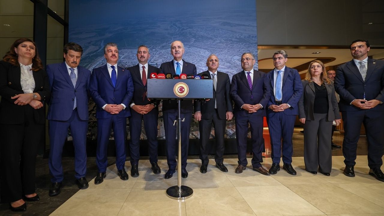 Kurtulmuş: Diyarbakır'da Okuduğum Kürtçe Şiir Kardeşlik ve Huzur Mesajı