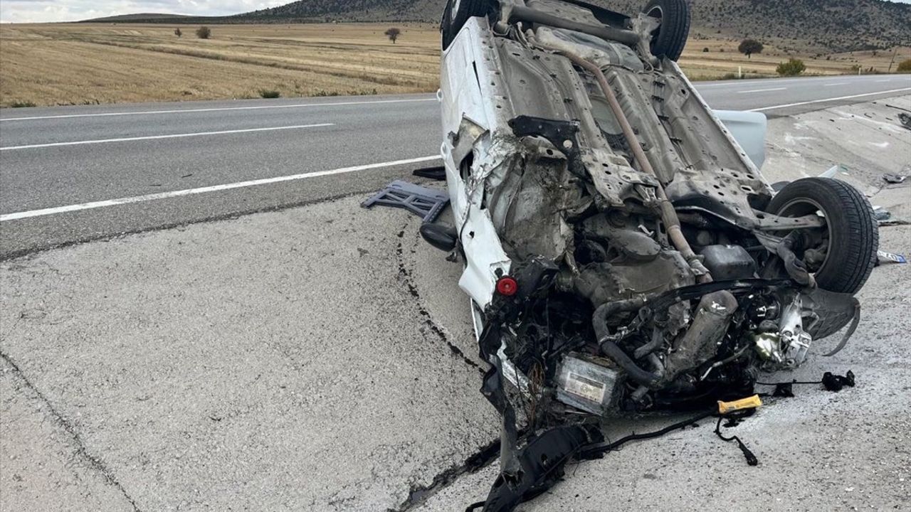Kütahya'da Devrilen Otomobilin Fırlayan Tekeri Yeni Kazaya Yol Açtı