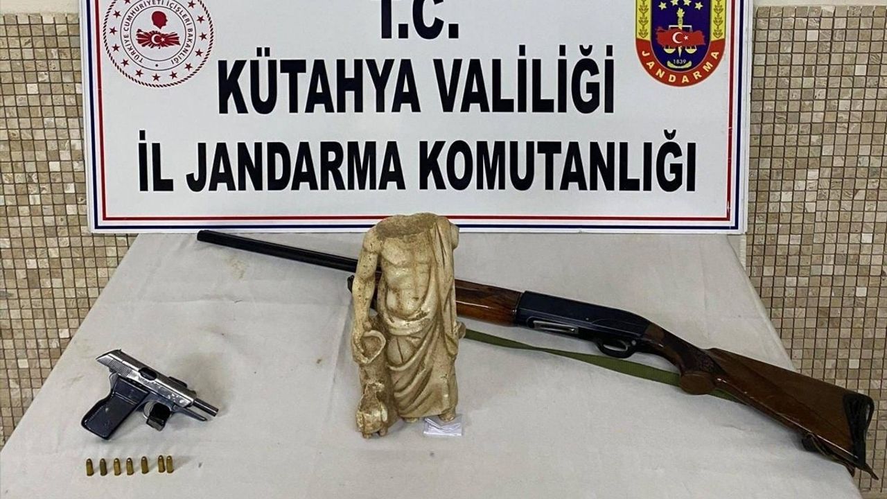 Kütahya'da Roma Dönemi Heykeli Ele Geçirildi: Şüpheli Gözaltında