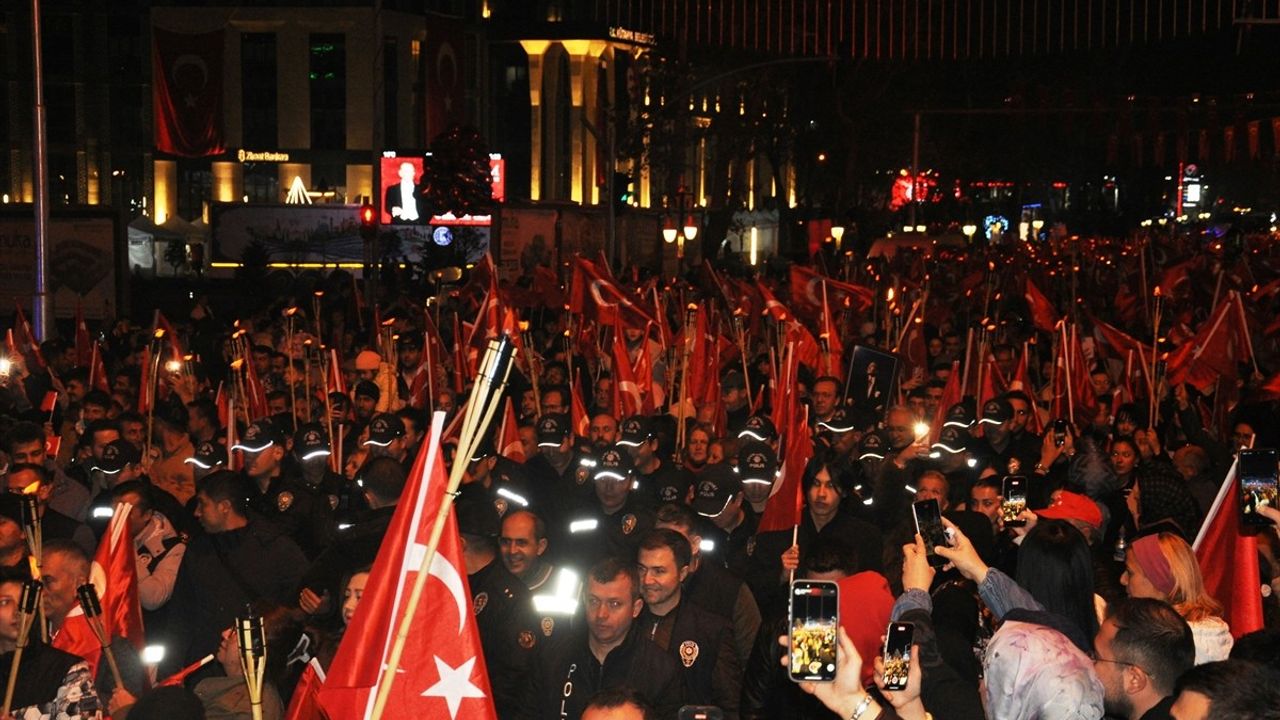 Kütahya ve Çanakkale'de 29 Ekim Fener Alayı Coşkusu