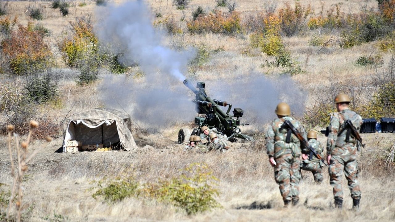 Kuzey Makedonya'da Türkiye'den Gelen Askeri Teçhizat ve Üniformalar Tanıtıldı