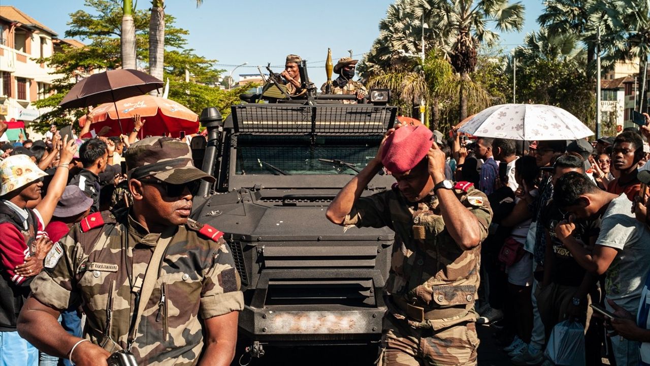 Madagaskar'da Ordu Yönetime El Koydu: Rajoelina'nın Akıbeti Belirsiz