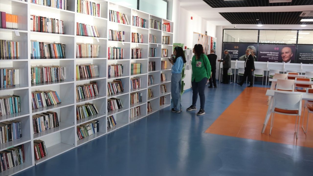 Malatya'da 250 Kişilik Çilesiz Kütüphanesi Açıldı: 8 Bin Kitap ve Satranç Salonu