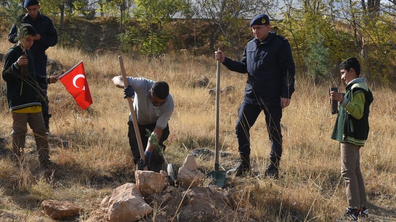 Malatya'da Cumhuriyetin 102. Yılında 102 Fidan Dikildi