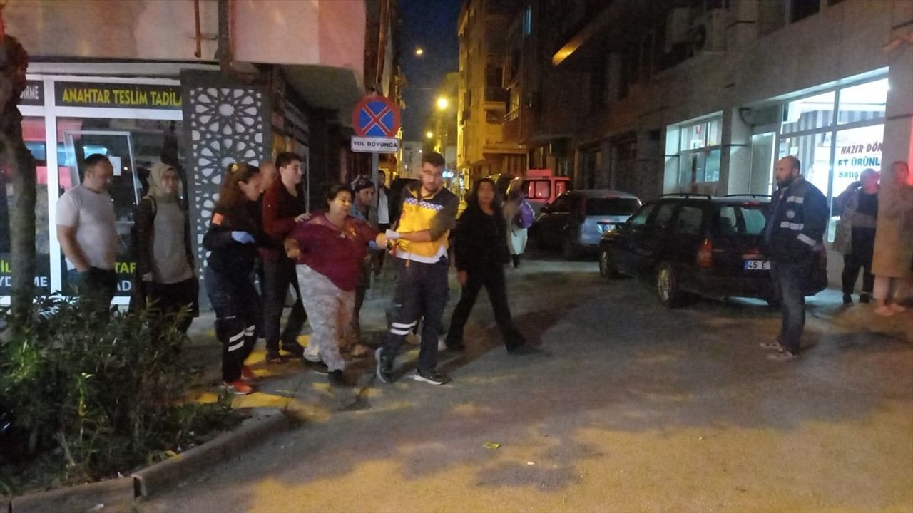 Manisa'da Eşiyle Tartıştı, Evini Ateşe Verdi