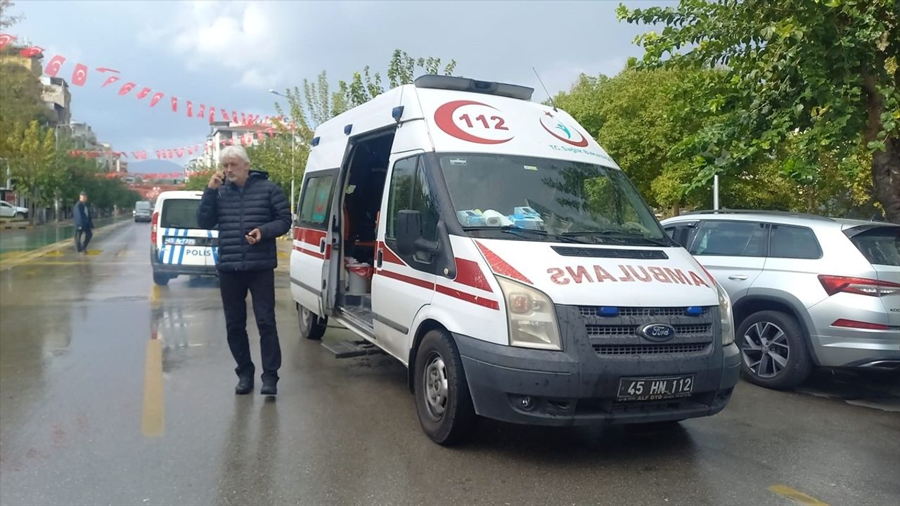 Manisa'da Kavga: Yunusemre'de Bir Kişi Sırtından Bıçaklandı