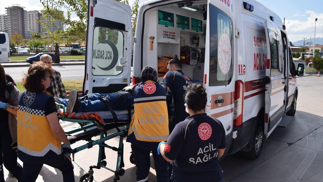 Manisa Turgutlu'da eski eşi ve yanındakini bıçakladı: şüpheli gözaltında